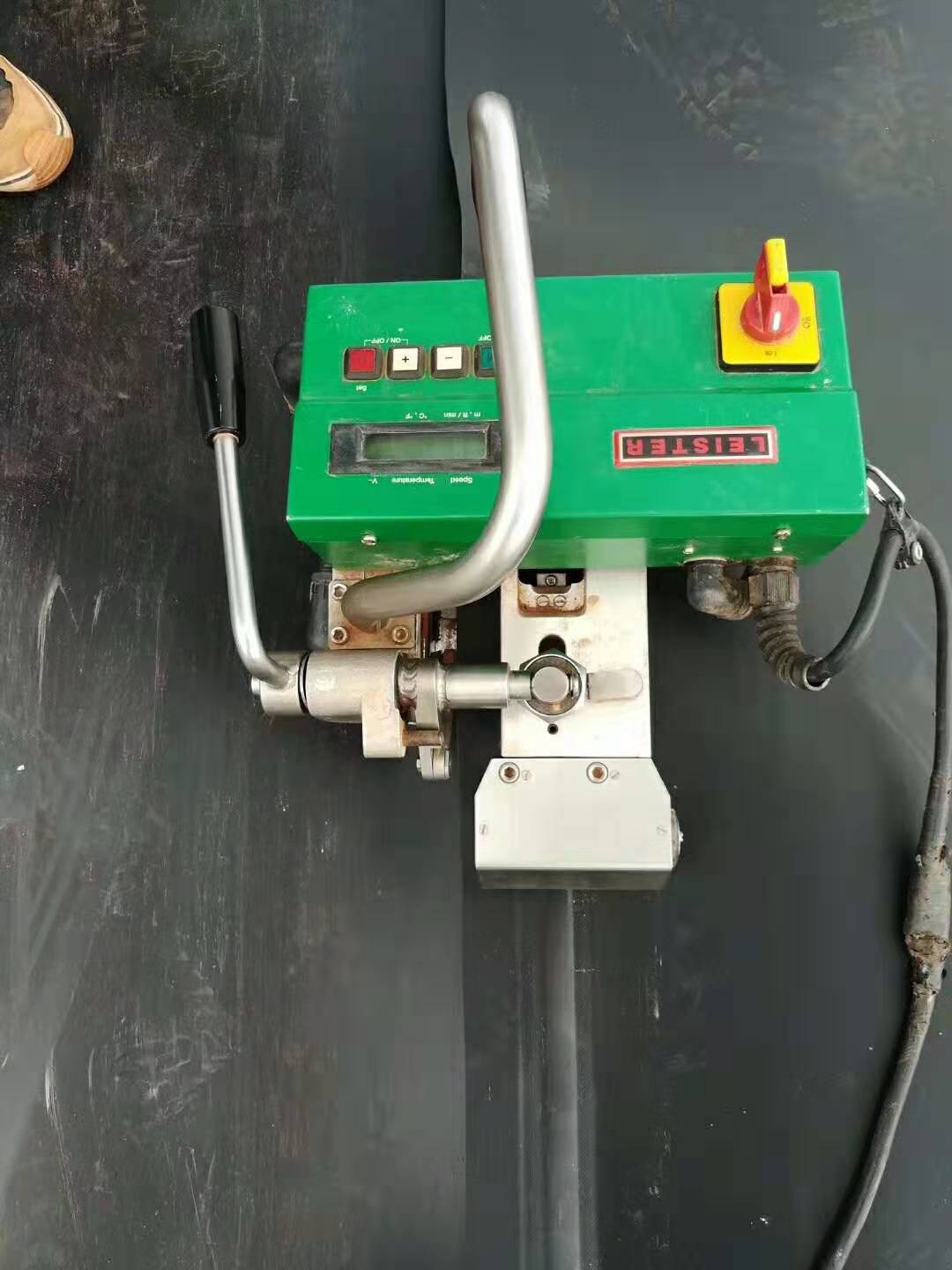 在工程應用中，為什么要特別關注土工膜的拼接質量檢查？